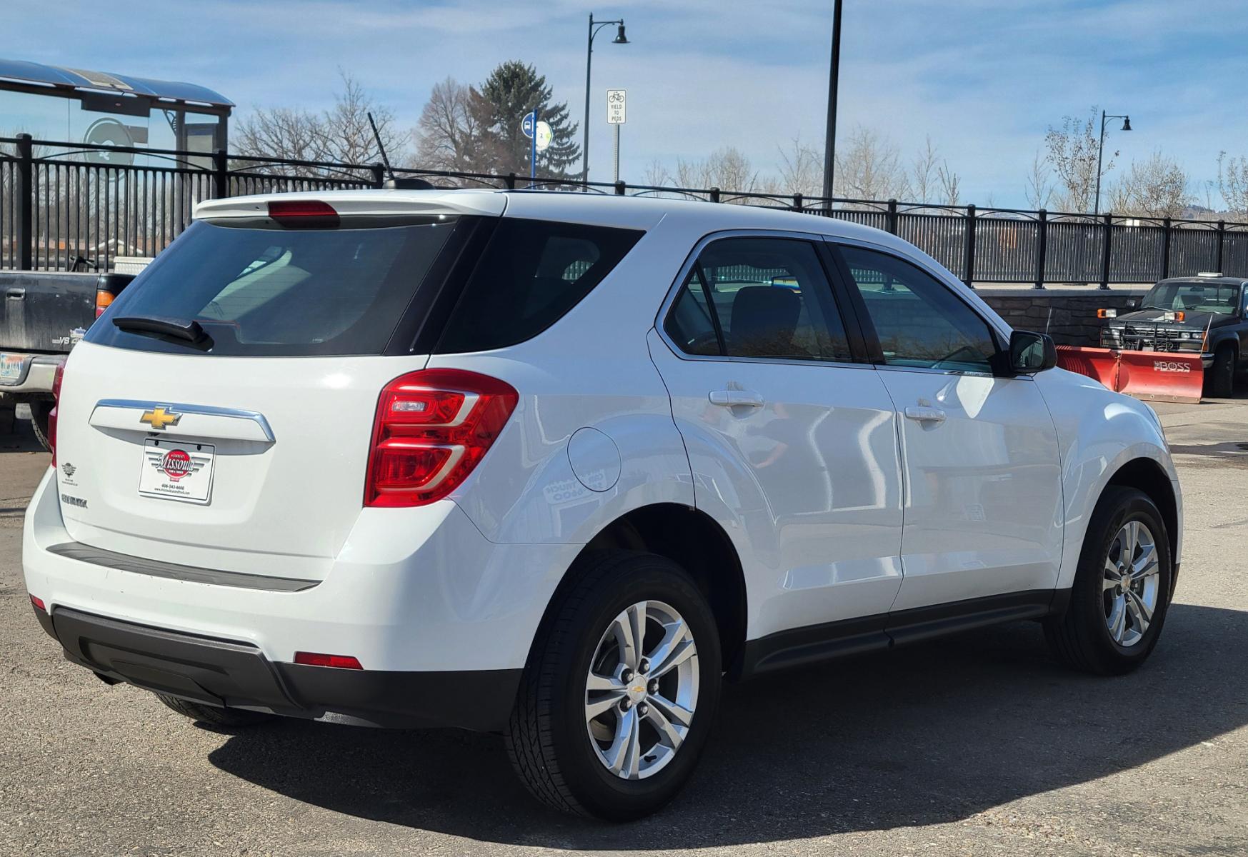2017 White /Black Chevrolet Equinox LS 2WD (2GNALAEK3H1) with an 2.4L L4 DOHC 16V FFV engine, 6A transmission, located at 450 N Russell, Missoula, MT, 59801, (406) 543-6600, 46.874496, -114.017433 - Nice Front Wheel Drive SUV. 2.4L I4 Engine. 6 Speed Automatic Transmission. Bluetooth. Backup Camera. Air. Cruise. Tilt. Power Windows and Locks. - Photo #3